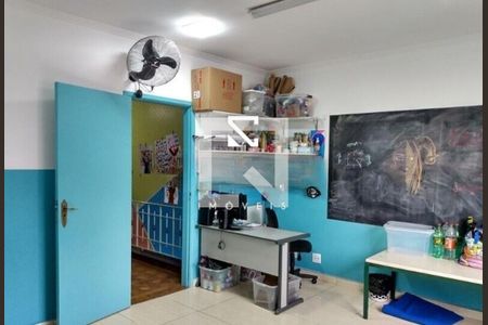 Casa à venda com 4 quartos, 300m² em Parque Tomas Saraiva, São Paulo