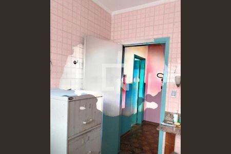 Casa à venda com 4 quartos, 300m² em Parque Tomas Saraiva, São Paulo