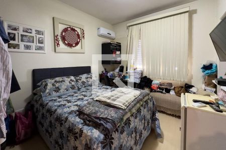 Suíte de casa de condomínio à venda com 4 quartos, 184m² em Vila Assunção, Porto Alegre