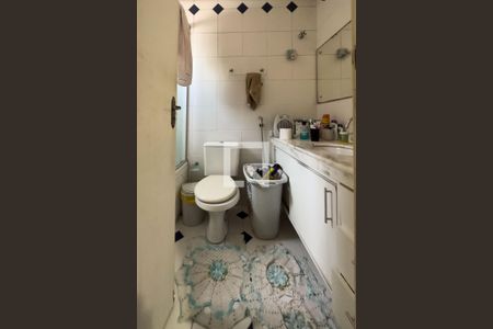 Banheiro da Suíte de casa de condomínio à venda com 4 quartos, 184m² em Vila Assunção, Porto Alegre