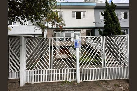 Casa para alugar com 415m², 4 quartos e 6 vagasFachada