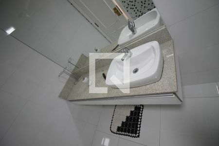 Casa para alugar com 415m², 4 quartos e 6 vagasBanheiro