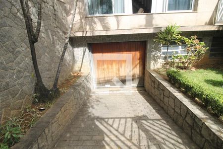 Casa para alugar com 415m², 4 quartos e 6 vagasEntrada