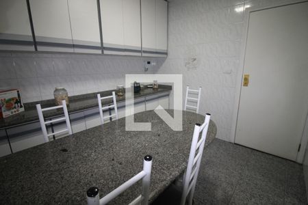Casa para alugar com 415m², 4 quartos e 6 vagasCozinha