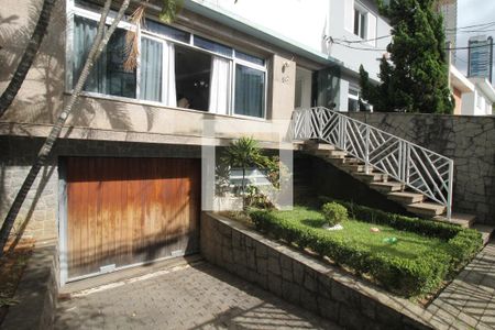 Casa para alugar com 415m², 4 quartos e 6 vagasEntrada