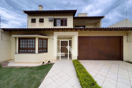 Casa à venda com 340m², 4 quartos e 2 vagasFachada