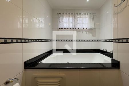 Casa à venda com 340m², 4 quartos e 2 vagasBanheiro da Suíte 2