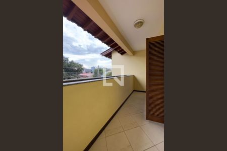 Casa à venda com 340m², 4 quartos e 2 vagasSuíte 2