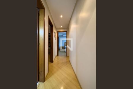 Casa à venda com 340m², 4 quartos e 2 vagasCorredor