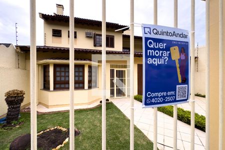 Casa à venda com 340m², 4 quartos e 2 vagasFachada