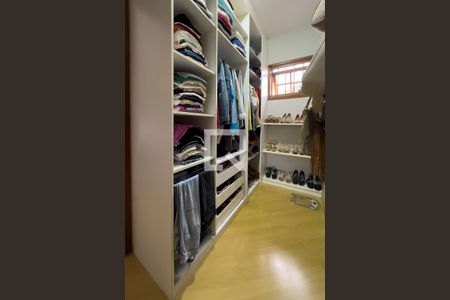 Casa à venda com 340m², 4 quartos e 2 vagasCloset da suíte 1