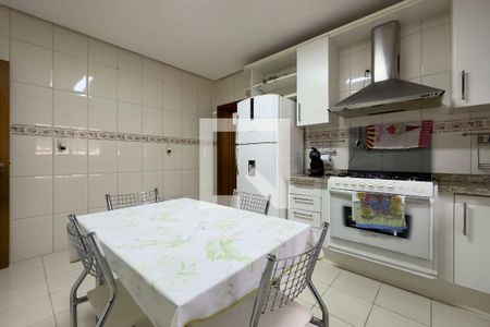 Casa à venda com 340m², 4 quartos e 2 vagasCozinha