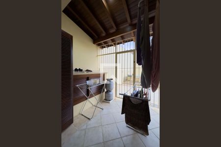 Casa à venda com 340m², 4 quartos e 2 vagasÁrea de Serviço