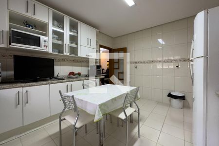 Casa à venda com 340m², 4 quartos e 2 vagasCozinha