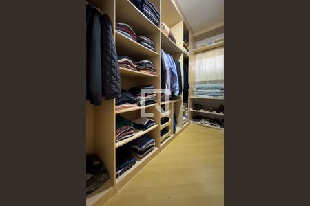 Casa à venda com 340m², 4 quartos e 2 vagasCloset da suíte 2