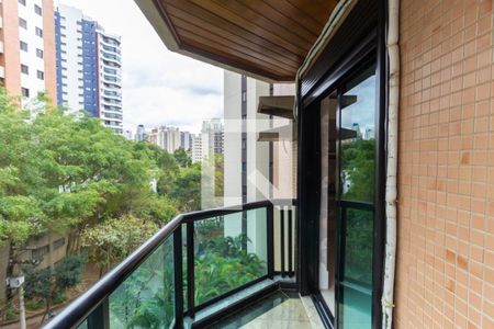 Apartamento à venda com 300m², 4 quartos e 4 vagasVaranda Suíte 1