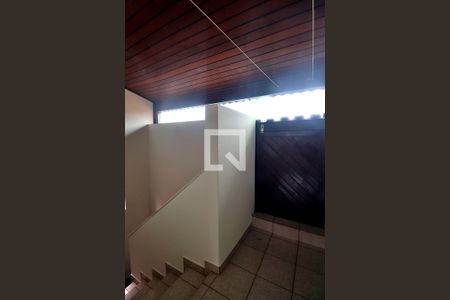 Casa à venda com 199m², 3 quartos e 2 vagasEscada
