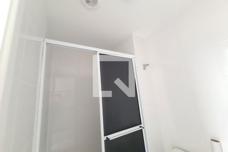 Banheiro de kitnet/studio para alugar com 1 quarto, 30m² em Cidade Satelite Santa Barbara, São Paulo