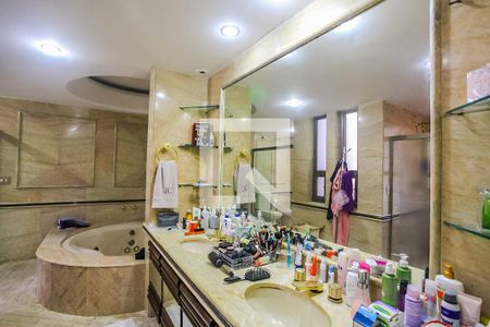 Apartamento para alugar com 430m², 4 quartos e 4 vagasSuíte 1 - Banheiro