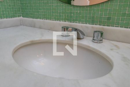 Casa de condomínio à venda com 800m², 4 quartos e 7 vagasBanheiro da Suíte 3