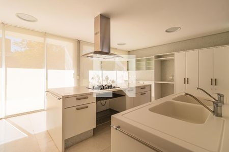 Casa de condomínio à venda com 800m², 4 quartos e 7 vagasCozinha