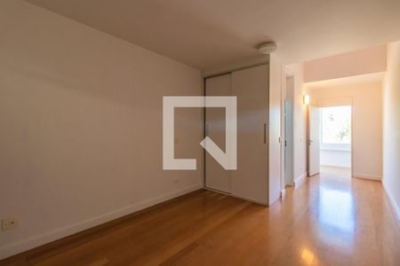 Casa de condomínio à venda com 800m², 4 quartos e 7 vagasSuíte 3