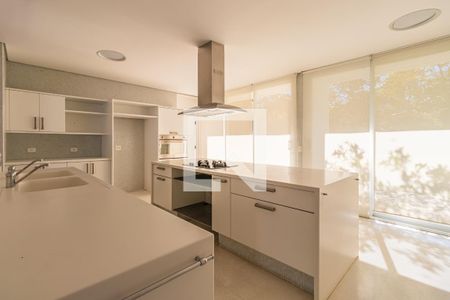 Casa de condomínio à venda com 800m², 4 quartos e 7 vagasCozinha