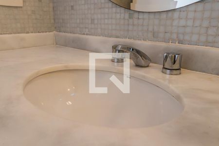 Casa de condomínio à venda com 800m², 4 quartos e 7 vagasBanheiro da Suíte 1