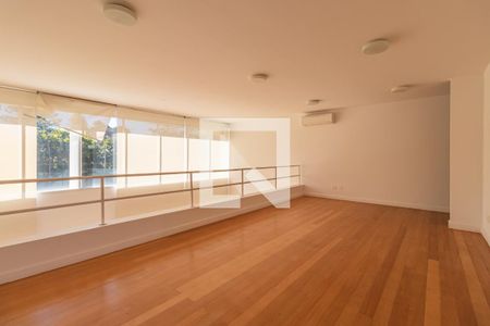 Casa de condomínio à venda com 800m², 4 quartos e 7 vagasSala Privativa