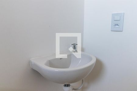 Banheiro de kitnet/studio para alugar com 1 quarto, 45m² em Vila Granada, São Paulo
