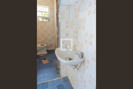 Casa à venda com 180m², 4 quartos e 2 vagas Casa à venda com 180m², 4 quartos e 2 vagasCozinha e Área de Serviço Casa 2