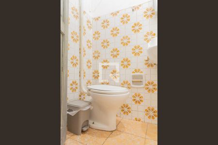 Casa à venda com 180m², 4 quartos e 2 vagas Casa à venda com 180m², 4 quartos e 2 vagasCozinha e Area de Serviço Casa 1