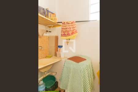 Casa à venda com 180m², 4 quartos e 2 vagas Casa à venda com 180m², 4 quartos e 2 vagasCozinha e Area de Serviço Casa 1