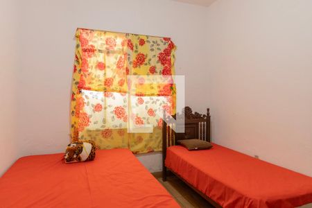 Casa à venda com 180m², 4 quartos e 2 vagas Casa à venda com 180m², 4 quartos e 2 vagasQuarto Casa 1