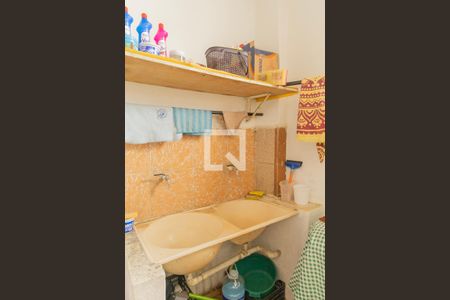 Casa à venda com 180m², 4 quartos e 2 vagas Casa à venda com 180m², 4 quartos e 2 vagasCozinha e Area de Serviço Casa 1