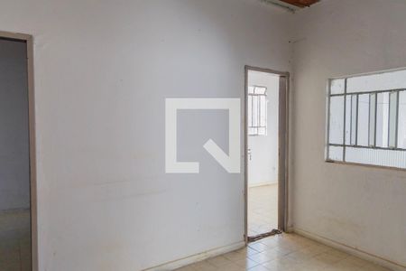 Casa à venda com 180m², 4 quartos e 2 vagas Casa à venda com 180m², 4 quartos e 2 vagasSala Casa 2