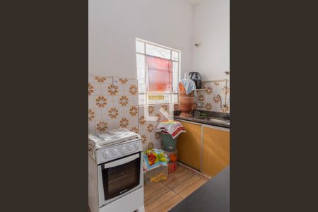 Casa à venda com 180m², 4 quartos e 2 vagas Casa à venda com 180m², 4 quartos e 2 vagasCozinha e Area de Serviço Casa 1