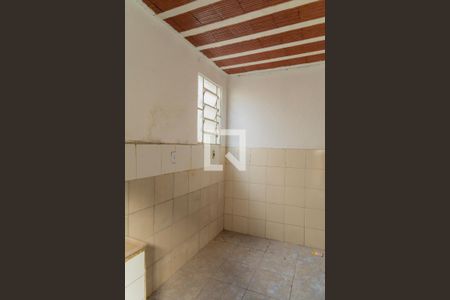 Casa à venda com 180m², 4 quartos e 2 vagas Casa à venda com 180m², 4 quartos e 2 vagasCozinha e Área de Serviço Casa 3