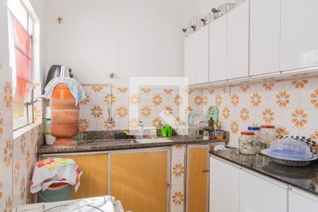 Casa à venda com 180m², 4 quartos e 2 vagas Casa à venda com 180m², 4 quartos e 2 vagasCozinha e Area de Serviço Casa 1