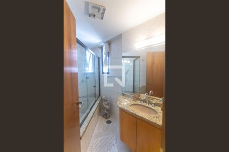 Apartamento para alugar com 130m², 3 quartos e 2 vagasBanheiro suíte 