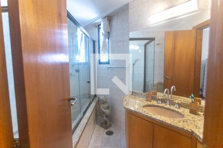 Apartamento para alugar com 130m², 3 quartos e 2 vagasBanheiro suíte 