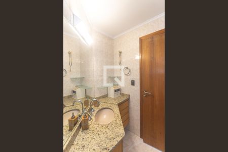 Apartamento para alugar com 130m², 3 quartos e 2 vagasBanheiro suíte 