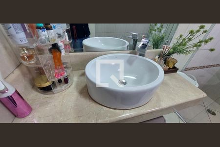 Casa à venda com 140m², 3 quartos e 2 vagas Casa à venda com 140m², 3 quartos e 2 vagasBanheiro 1