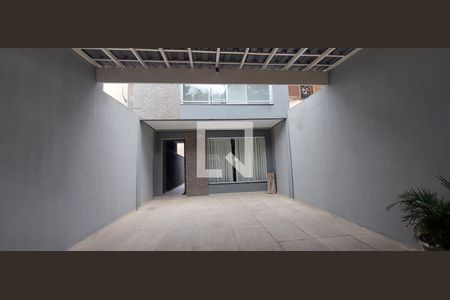 Casa à venda com 140m², 3 quartos e 2 vagas Casa à venda com 140m², 3 quartos e 2 vagasQuintal - Garagem