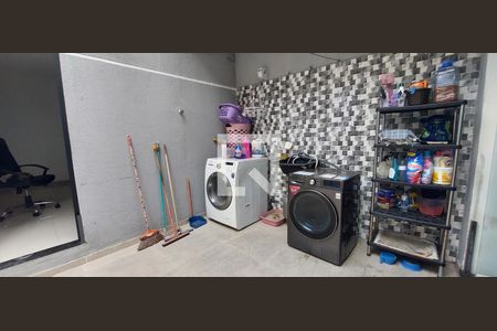 Casa à venda com 140m², 3 quartos e 2 vagas Casa à venda com 140m², 3 quartos e 2 vagasÁrea de serviço