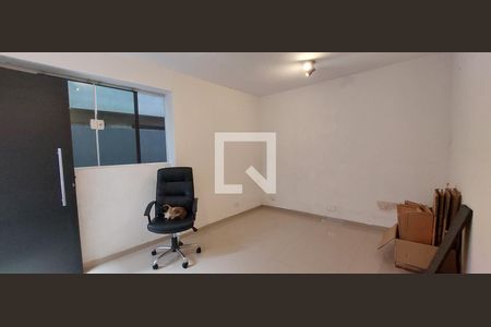 Casa à venda com 140m², 3 quartos e 2 vagas Casa à venda com 140m², 3 quartos e 2 vagasEscritório