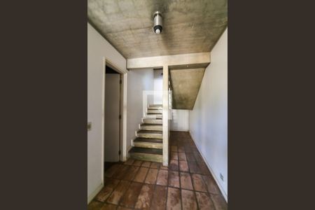 Casa à venda com 260m², 4 quartos e 4 vagasEscada