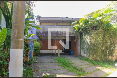 Casa à venda com 260m², 4 quartos e 4 vagasFachada