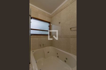 Casa à venda com 317m², 4 quartos e 4 vagasBanheiro da Suíte 1