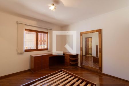 Casa à venda com 317m², 4 quartos e 4 vagasSuíte 3